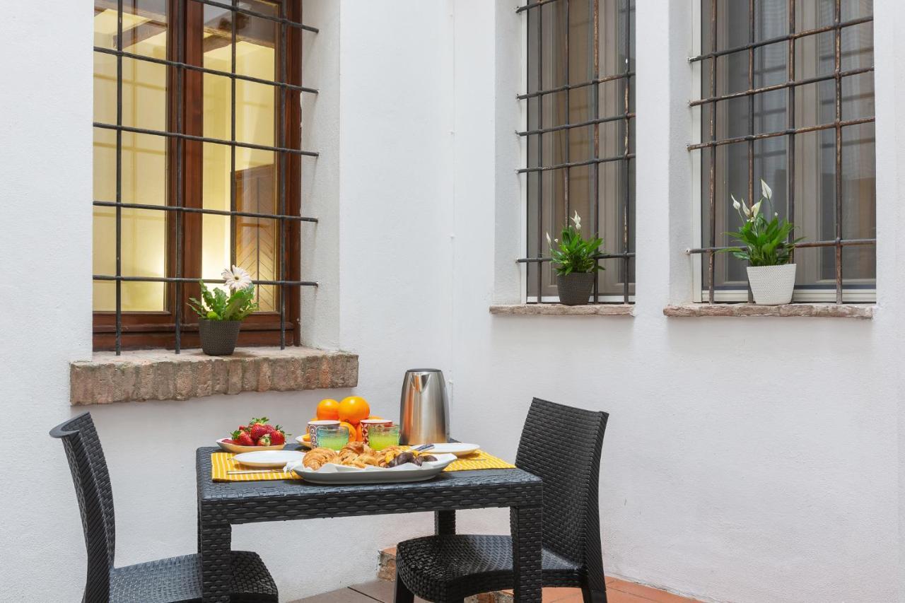 Center Ztl Lovely Apartment Ferrara Eksteriør bilde